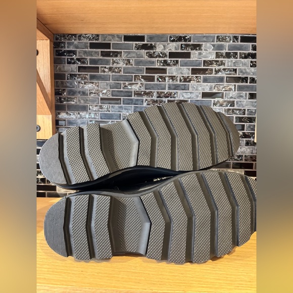 Torrid Cold Weather Booties Side Zip Fur lined Boots Women 10 WW Black NWT - Picture 7 of 8